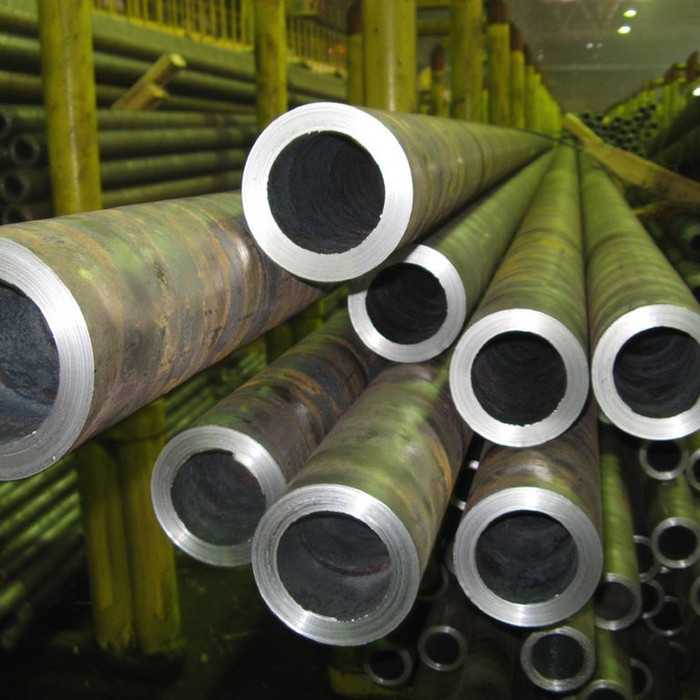 Труба бесшовная горячедеформированная 426х50 мм